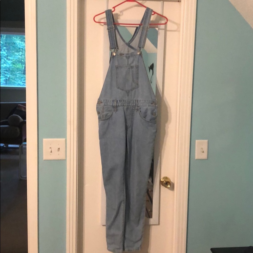 Women’s Levi’s overalls. Worn once!